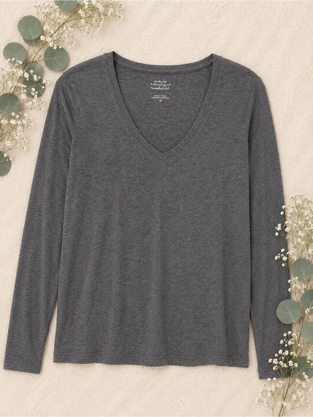 Banana Republic Timeless Tee | Charcoal Gray Long Sleeve V-Neck | Size Medium